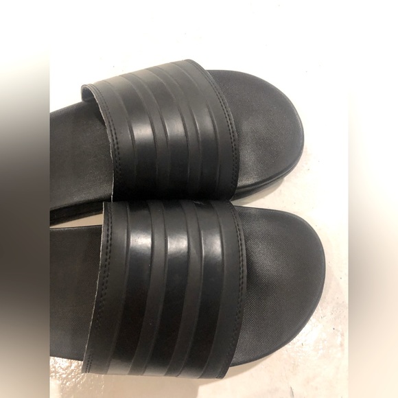 Adidas Adilette Comfort Slides in black with black stripes - Men’s 8/Women’s 9 - Picture 2 of 5